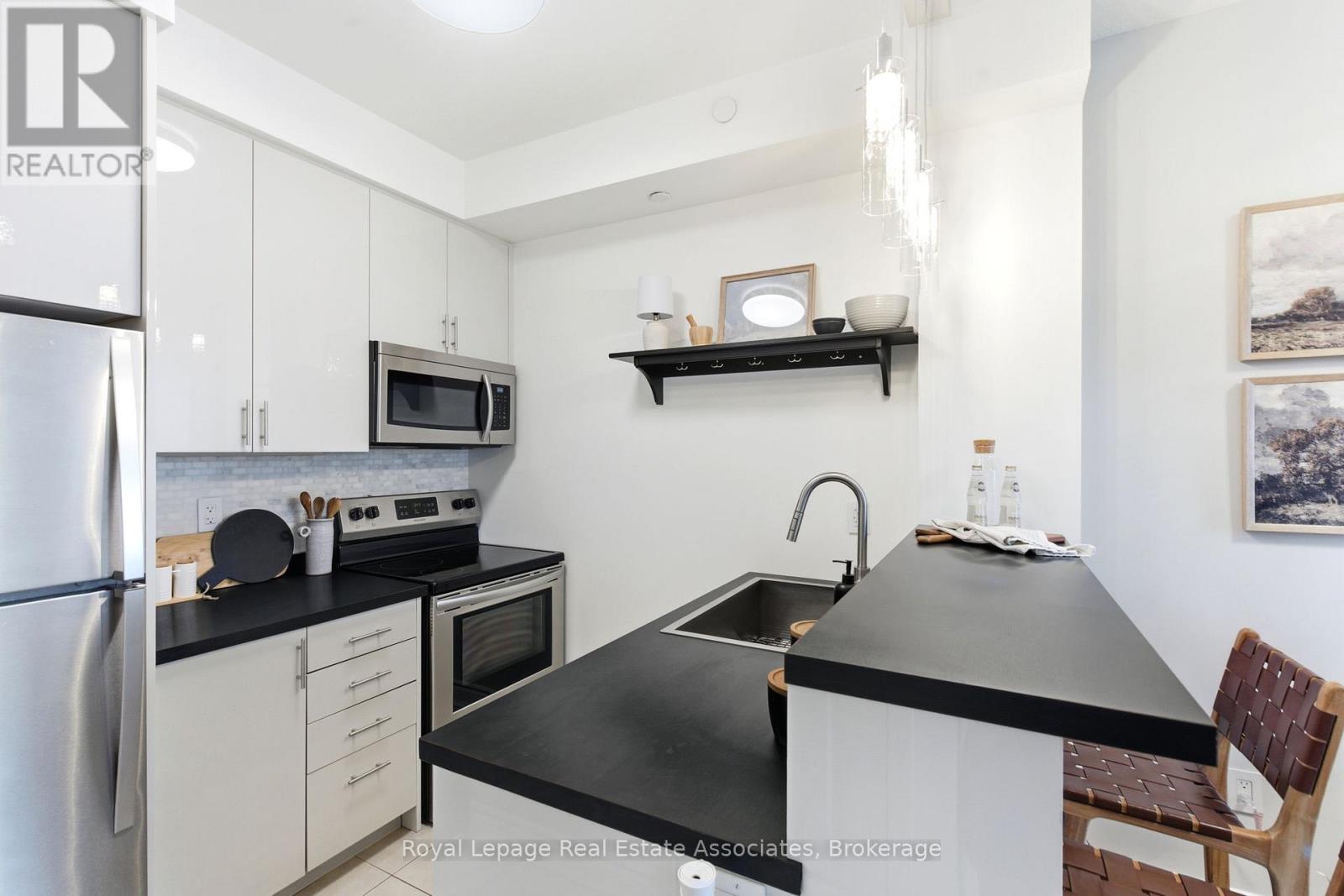 208 - 80 Aspen Springs Drive, Clarington, Ontario  L1C 0V4 - Photo 11 - E12466853