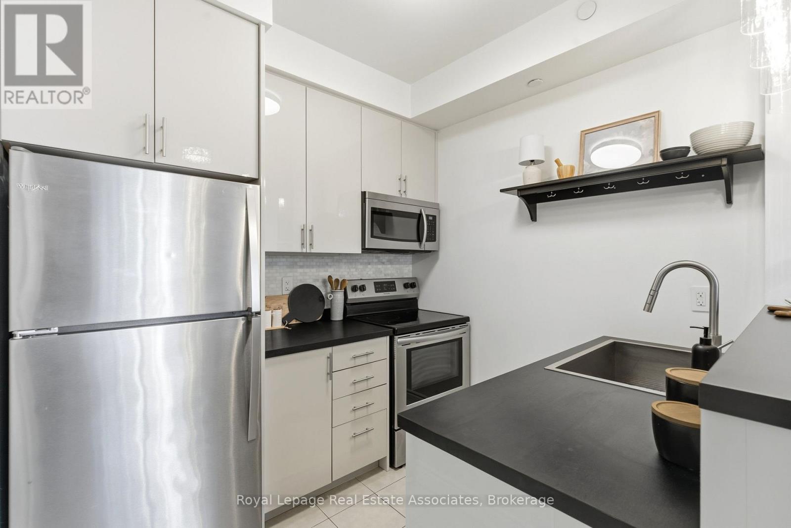 208 - 80 Aspen Springs Drive, Clarington, Ontario  L1C 0V4 - Photo 13 - E12466853