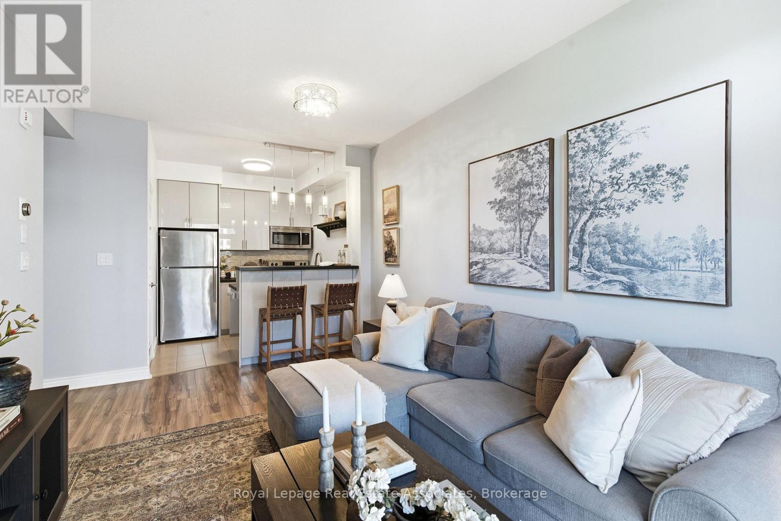 208 - 80 Aspen Springs Drive, Clarington, Ontario  L1C 0V4 - Photo 2 - E12466853