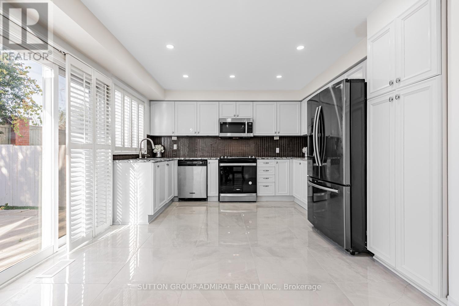 105 Prairie Dunes Place, Vaughan, Ontario  L4K 2E4 - Photo 9 - N12466886