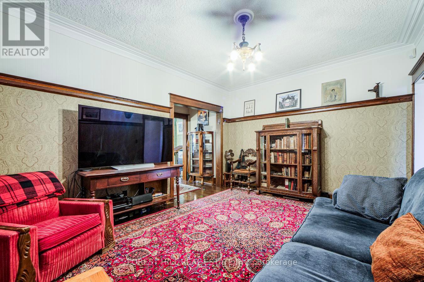 132 Hope Street, Toronto, Ontario  M6E 1K1 - Photo 15 - W12466778