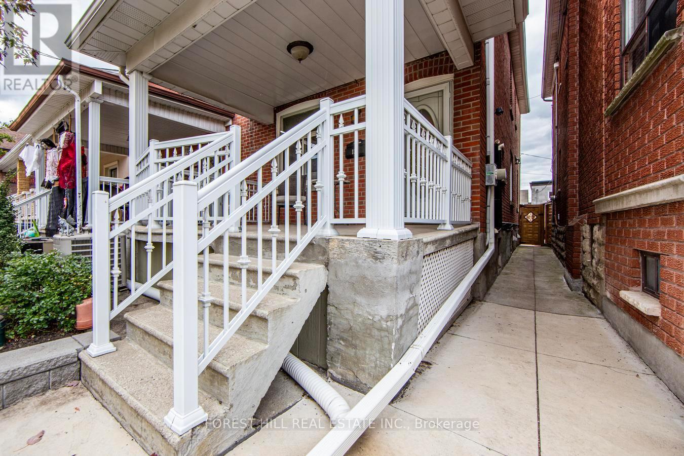 132 Hope Street, Toronto, Ontario  M6E 1K1 - Photo 2 - W12466778