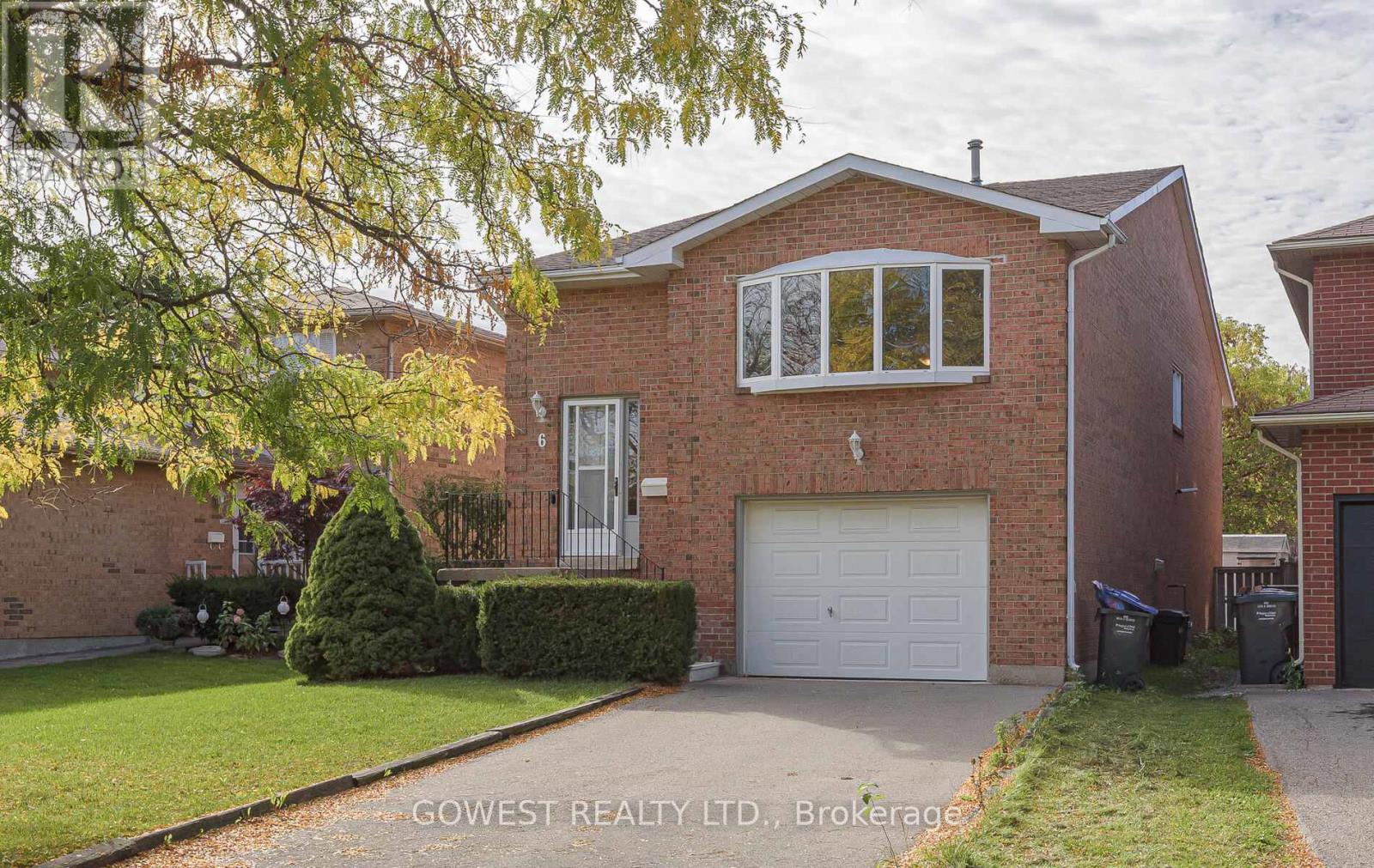 6 Elderbank Court, Brampton, Ontario  L6Z 3B2 - Photo 3 - W12466784