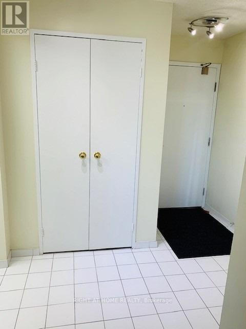 1003 - 3700 Kaneff Crescent, Mississauga, Ontario  L5A 4B8 - Photo 6 - W12466815