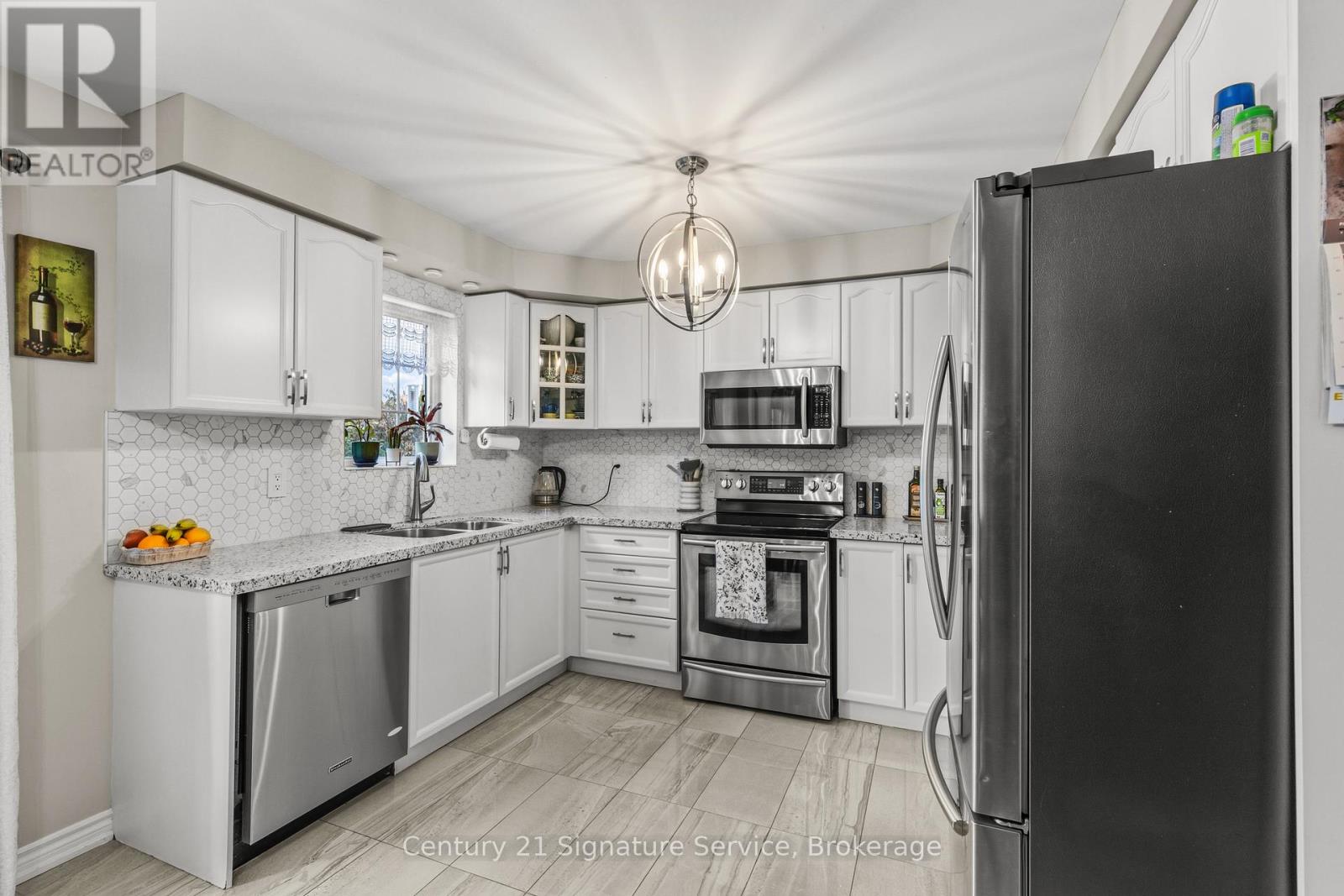 62 Penbridge Circle, Brampton (Fletcher's Meadow), Ontario  L7A 2P9 - Photo 10 - W12466834