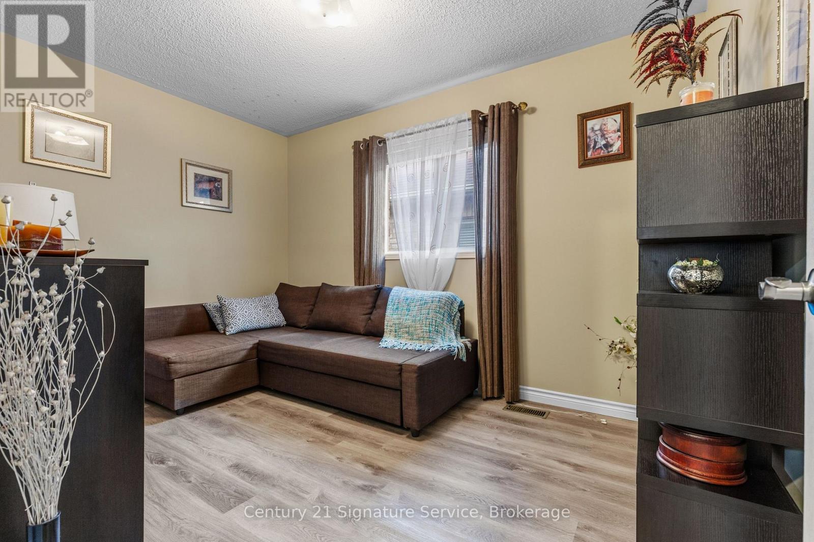 62 Penbridge Circle, Brampton (Fletcher's Meadow), Ontario  L7A 2P9 - Photo 18 - W12466834