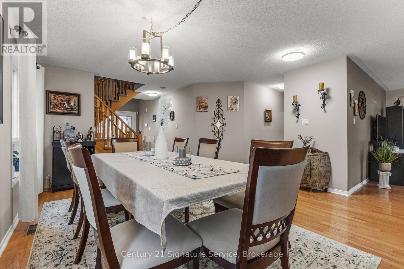 62 Penbridge Circle, Brampton (Fletcher's Meadow), Ontario  L7A 2P9 - Photo 8 - W12466834