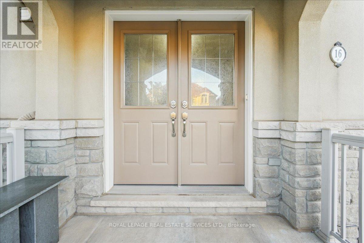 16 Beachville Circle, Brampton, Ontario  L6X 0V4 - Photo 3 - W12466841