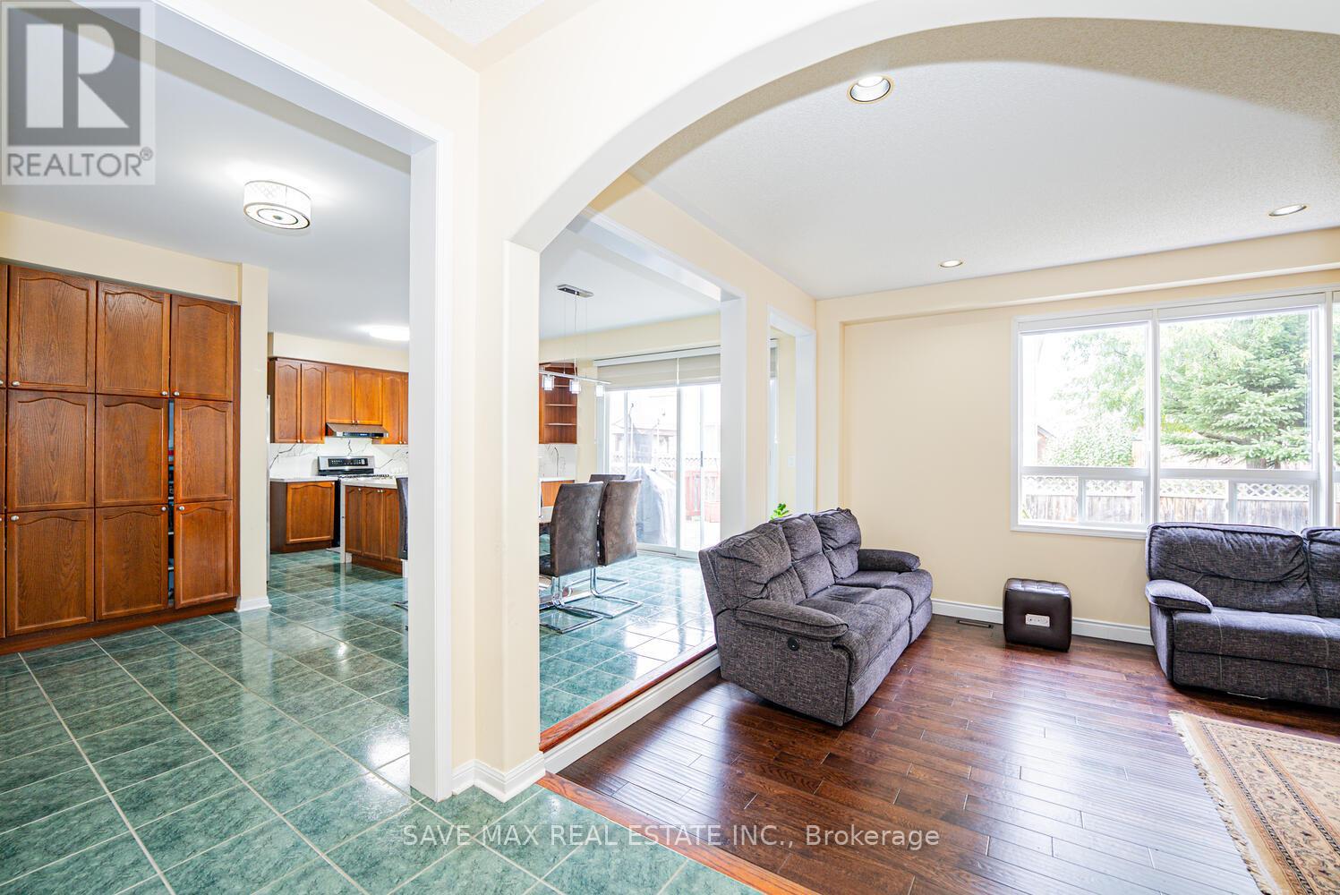 20 Binnery Drive, Brampton, Ontario  L6P 1A3 - Photo 11 - W12466850