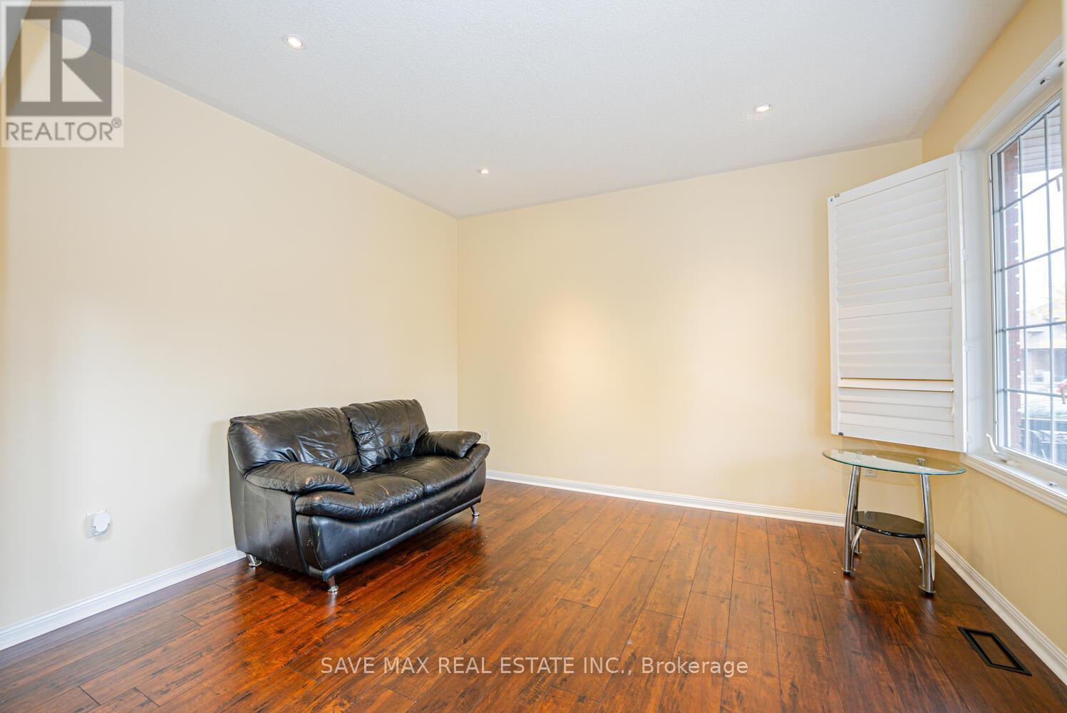 20 Binnery Drive, Brampton, Ontario  L6P 1A3 - Photo 8 - W12466850