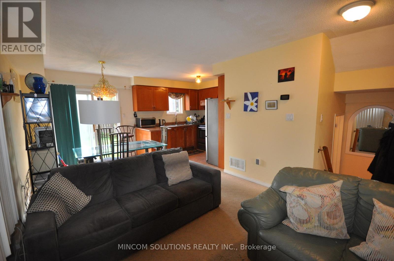 7665 Doverwood Drive, Mississauga, Ontario  L5N 8J2 - Photo 4 - W12466858