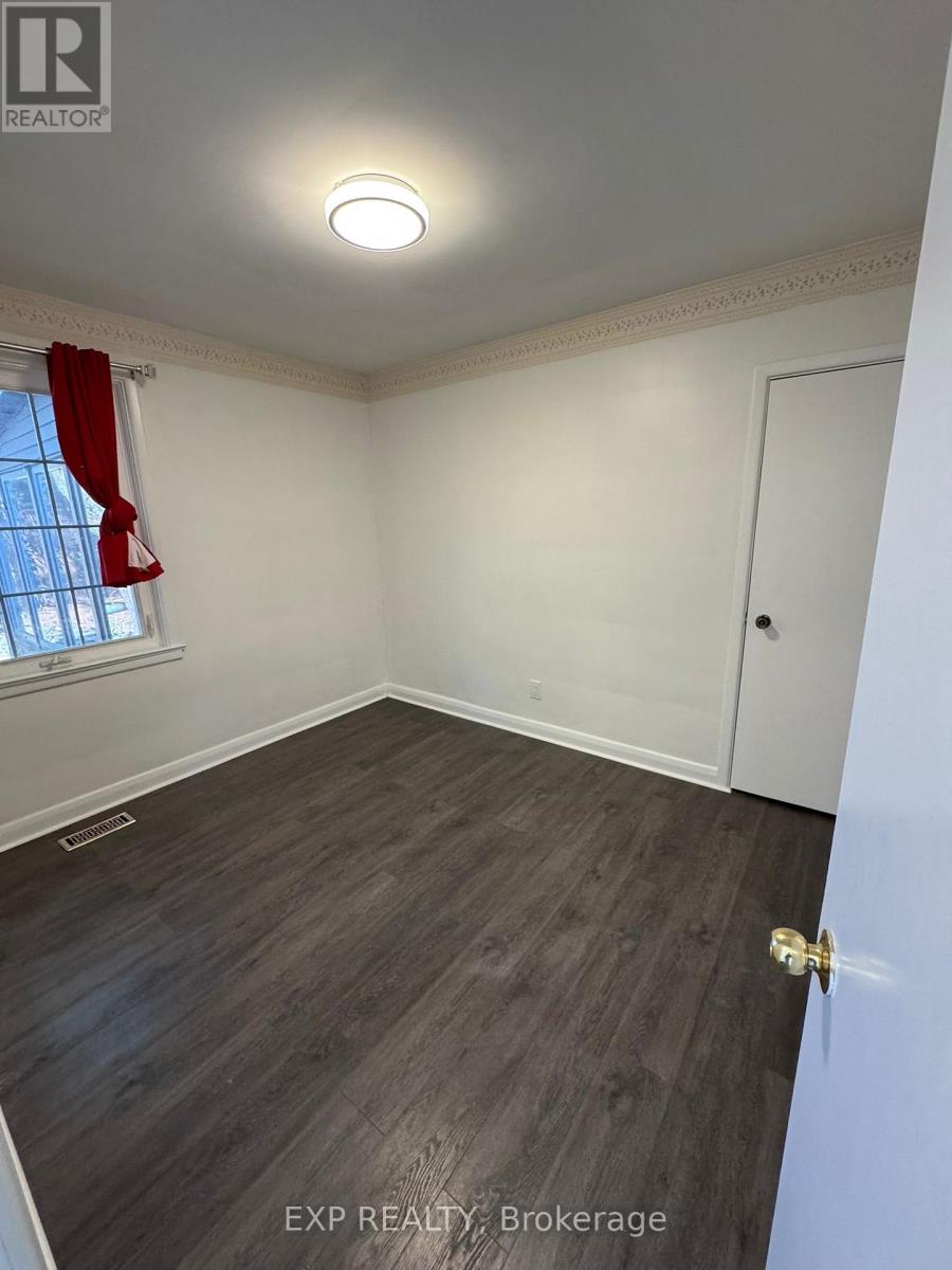559 Drury Lane, Burlington, Ontario  L7R 2X3 - Photo 6 - W12351028