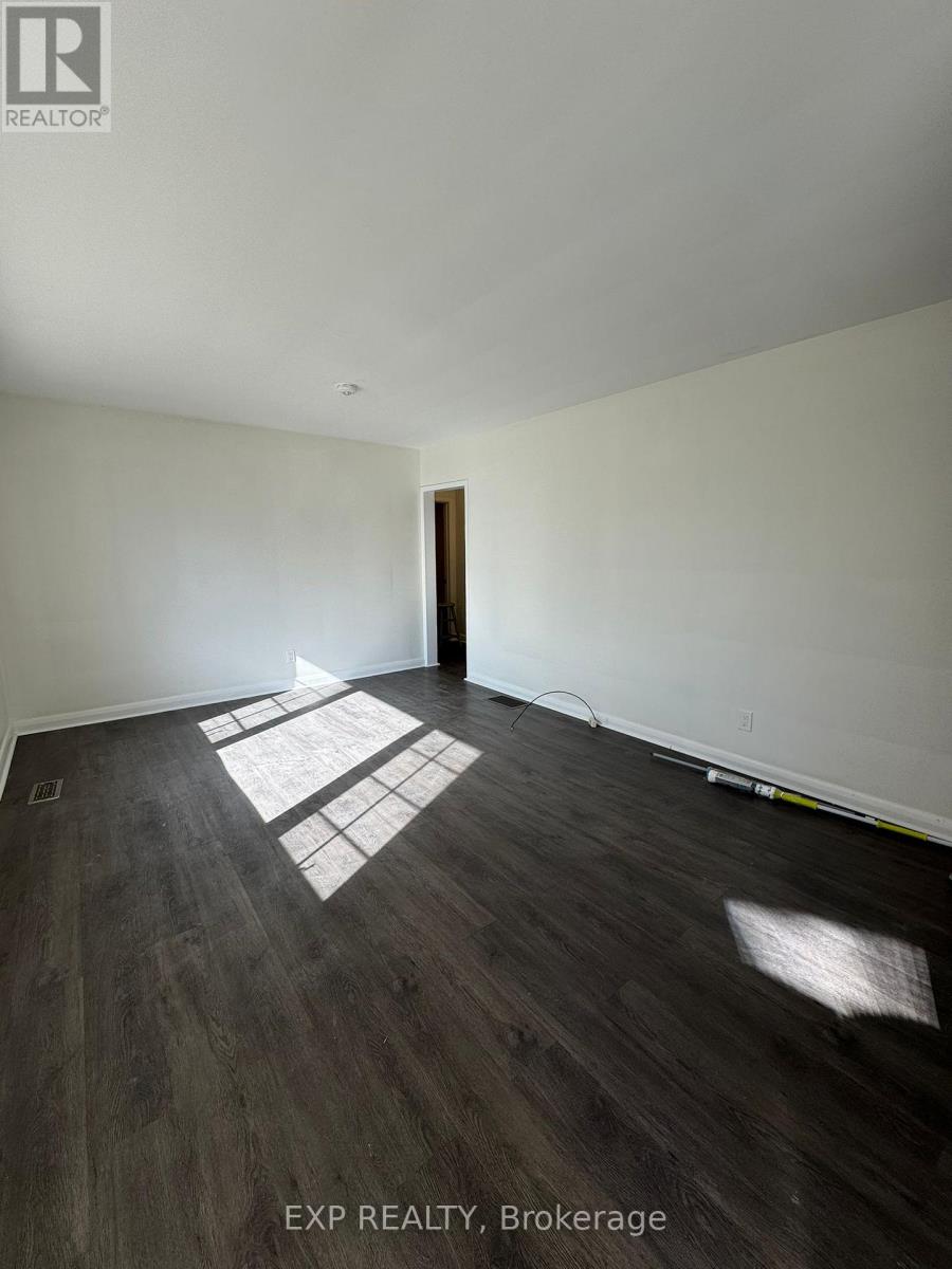 559 Drury Lane, Burlington, Ontario  L7R 2X3 - Photo 7 - W12351028