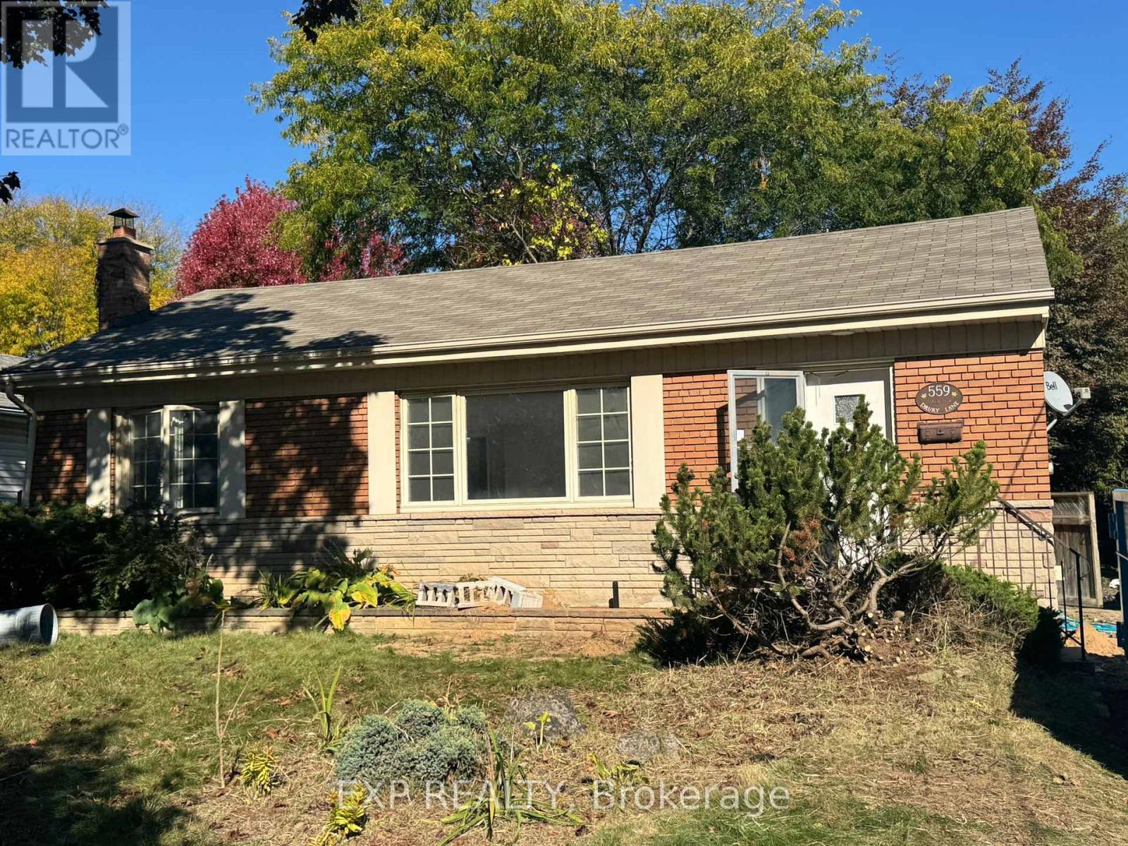 559 Drury Lane, Burlington, Ontario  L7R 2X3 - Photo 3 - W12351028