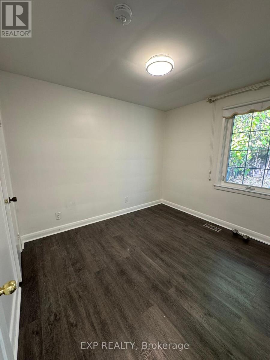 559 Drury Lane, Burlington, Ontario  L7R 2X3 - Photo 5 - W12351028