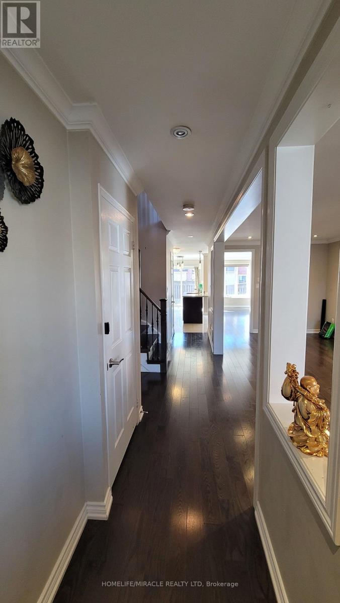 Upper Home - 5794 Gant Crescent, Mississauga, Ontario  L5V 2T5 - Photo 6 - W12465627