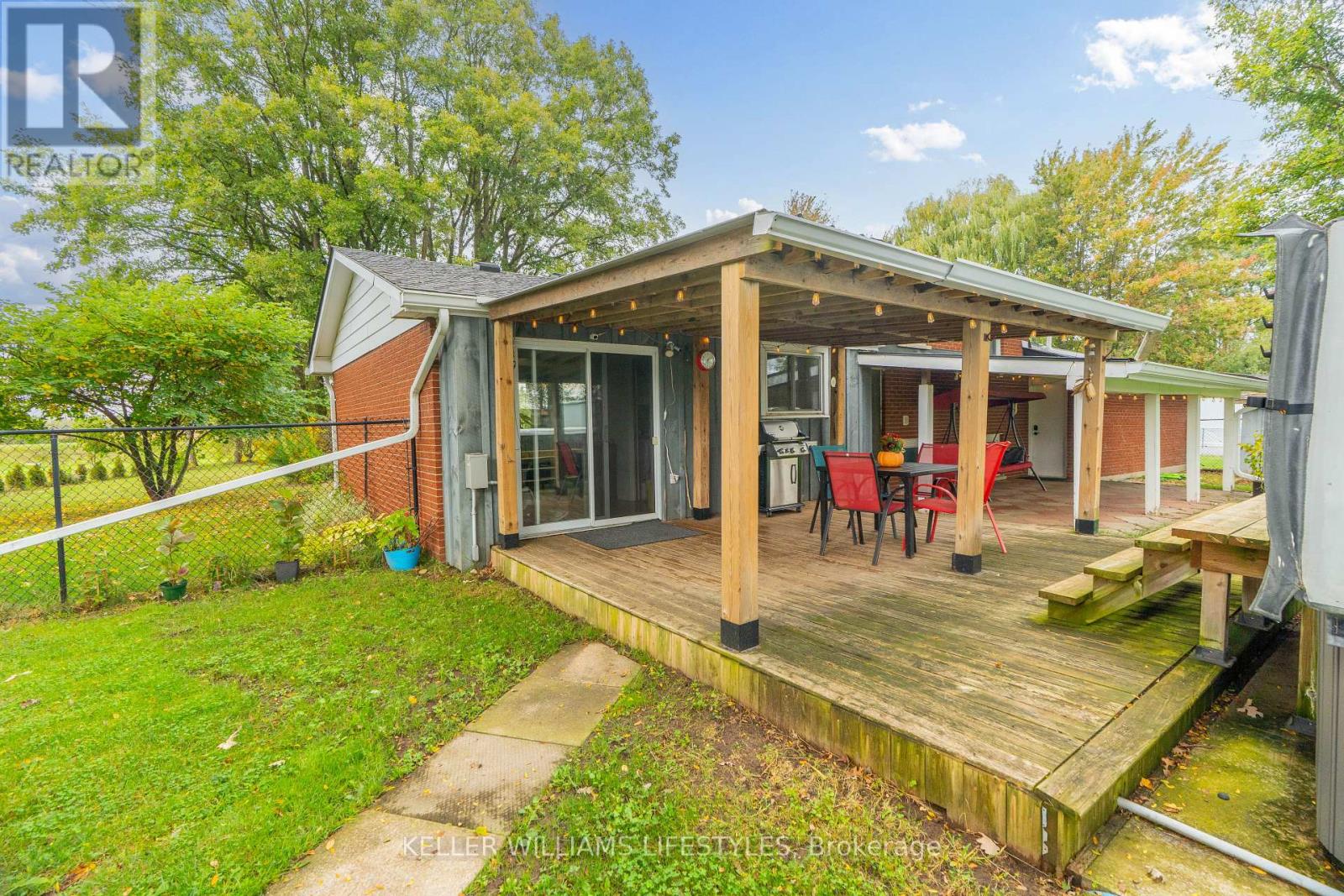 8749 Longwoods Road, Strathroy-Caradoc, Ontario  N0L 1W0 - Photo 32 - X12466901