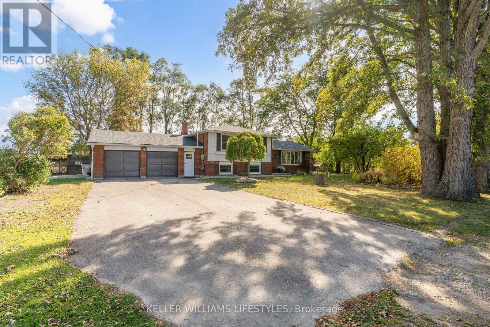 8749 Longwoods Road, Strathroy-Caradoc, Ontario  N0L 1W0 - Photo 4 - X12466901