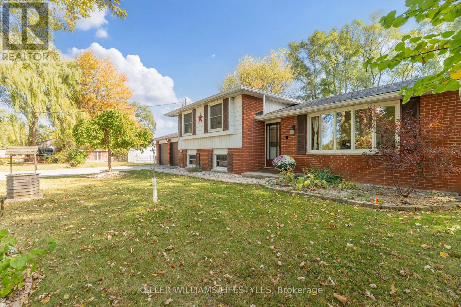 8749 Longwoods Road, Strathroy-Caradoc, Ontario  N0L 1W0 - Photo 5 - X12466901