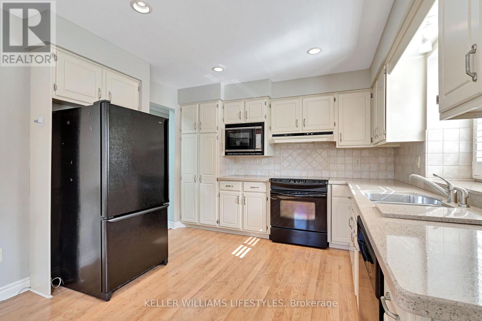 28 - 163 Pine Valley Drive, London South, Ontario  N6J 4R4 - Photo 12 - X12466921