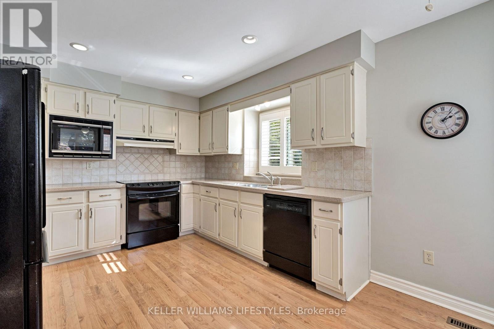 28 - 163 Pine Valley Drive, London South, Ontario  N6J 4R4 - Photo 13 - X12466921