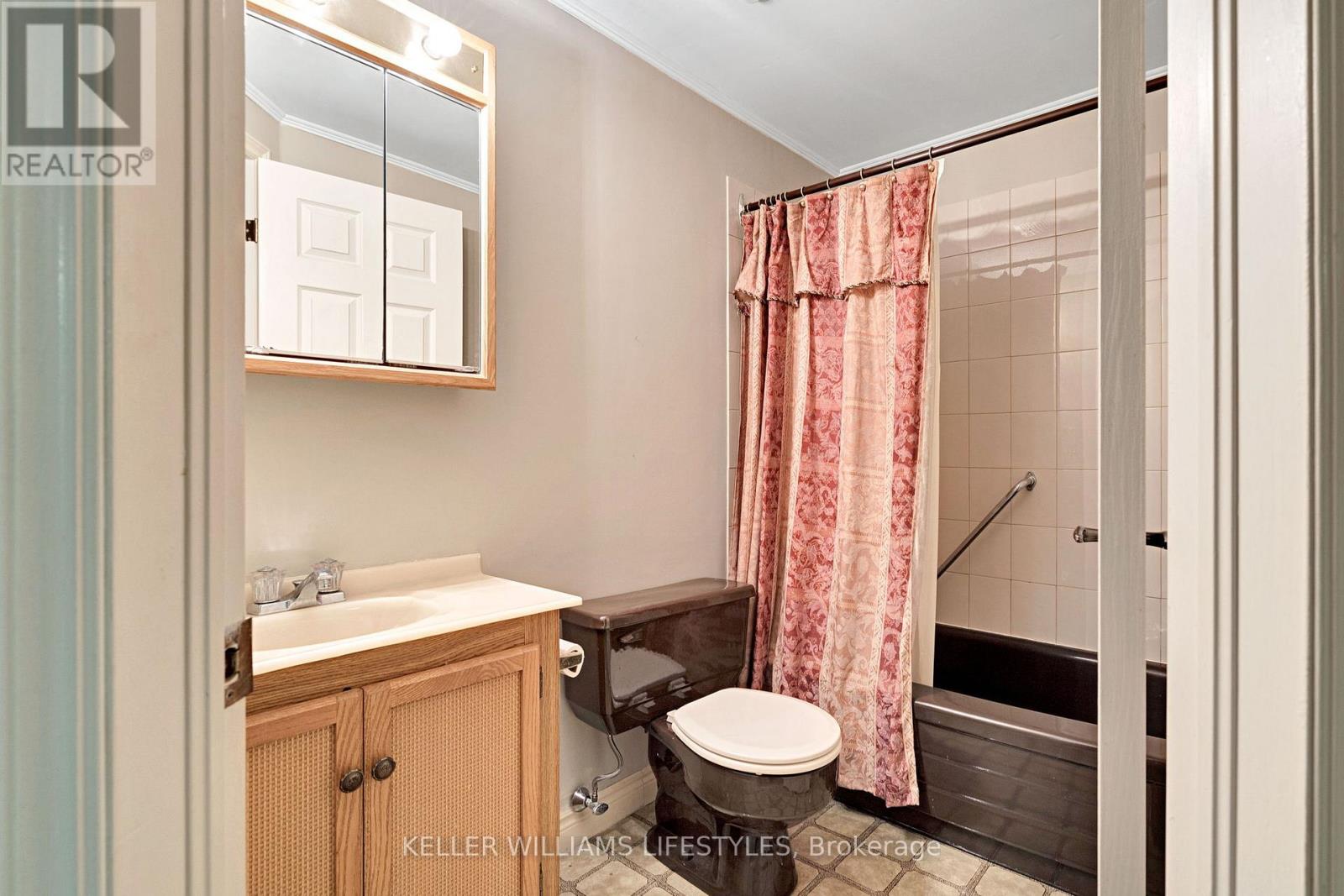 28 - 163 Pine Valley Drive, London South, Ontario  N6J 4R4 - Photo 34 - X12466921