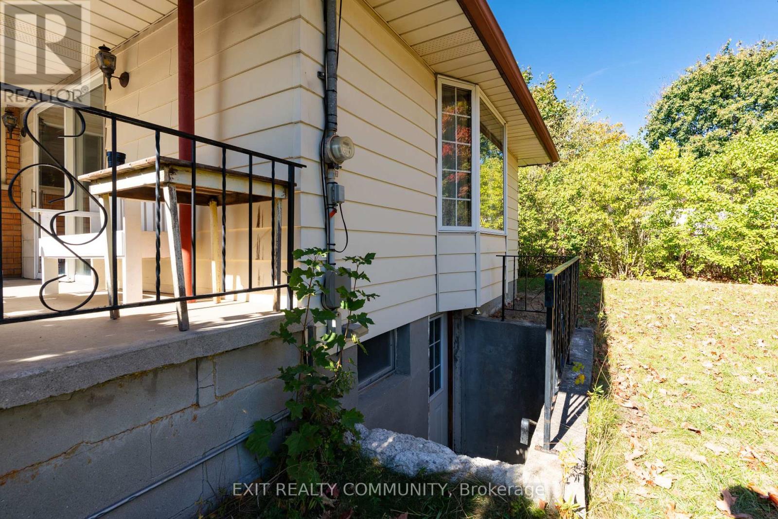 122 Mark Street, London East, Ontario  N5V 2G9 - Photo 11 - X12466926