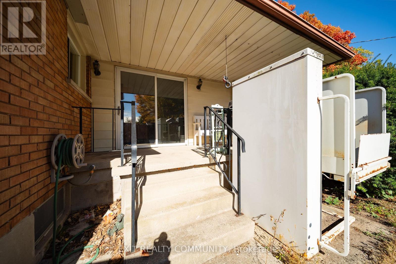 122 Mark Street, London East, Ontario  N5V 2G9 - Photo 7 - X12466926