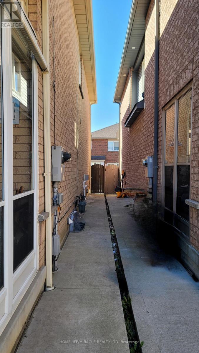 Upper Home - 5794 Gant Crescent, Mississauga, Ontario  L5V 2T5 - Photo 47 - W12465627