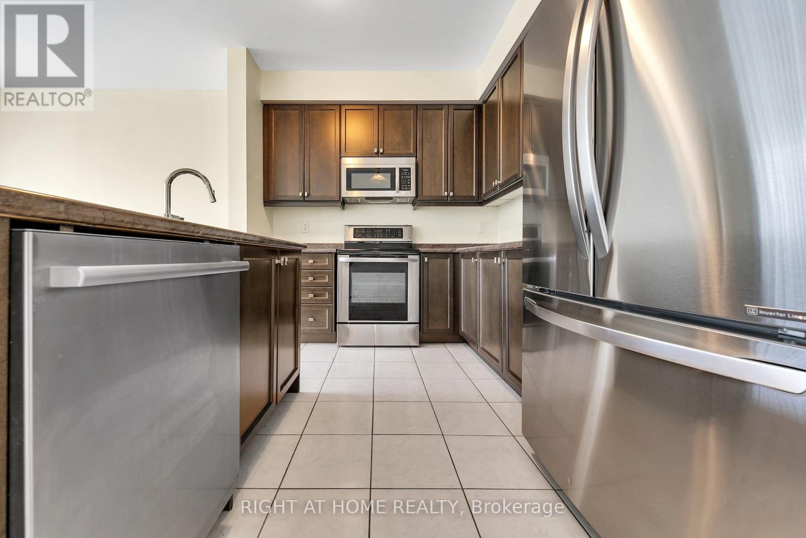 32 Mccargow Drive, Haldimand, Ontario  N3W 0C3 - Photo 11 - X12466801