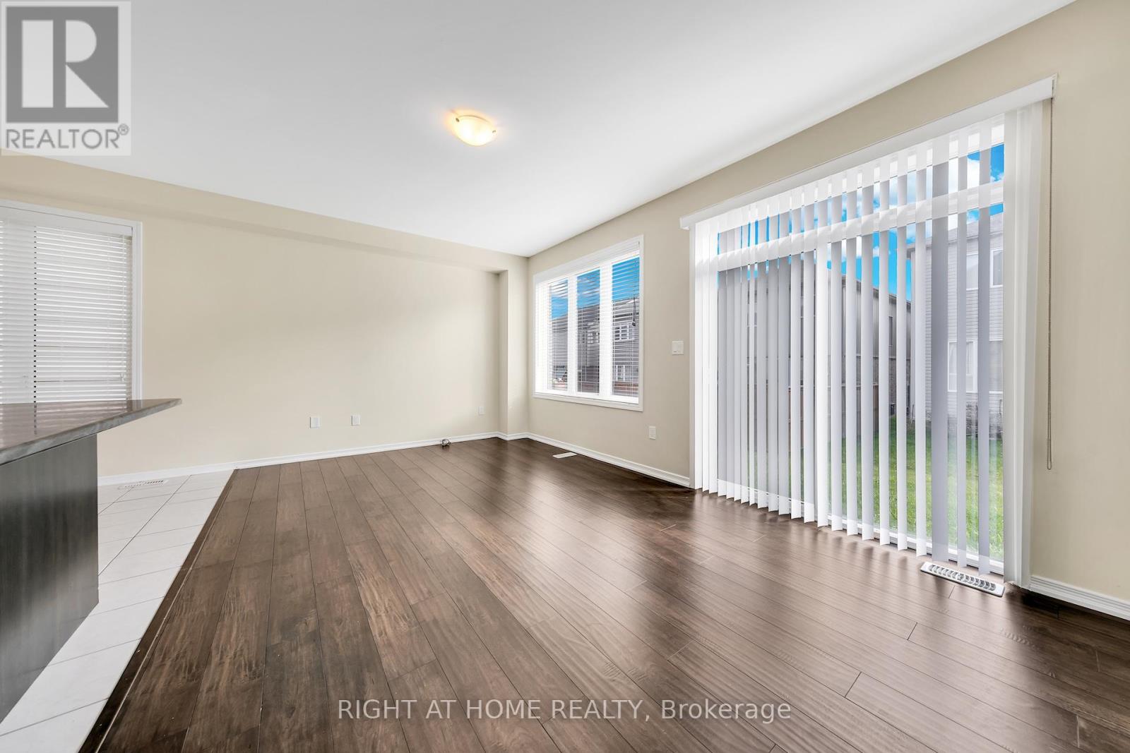 32 Mccargow Drive, Haldimand, Ontario  N3W 0C3 - Photo 15 - X12466801