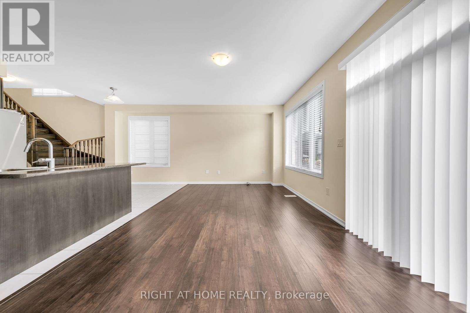 32 Mccargow Drive, Haldimand, Ontario  N3W 0C3 - Photo 16 - X12466801