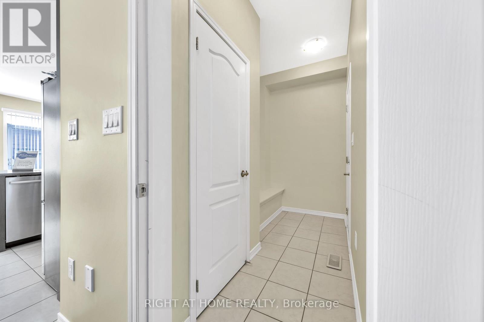 32 Mccargow Drive, Haldimand, Ontario  N3W 0C3 - Photo 8 - X12466801