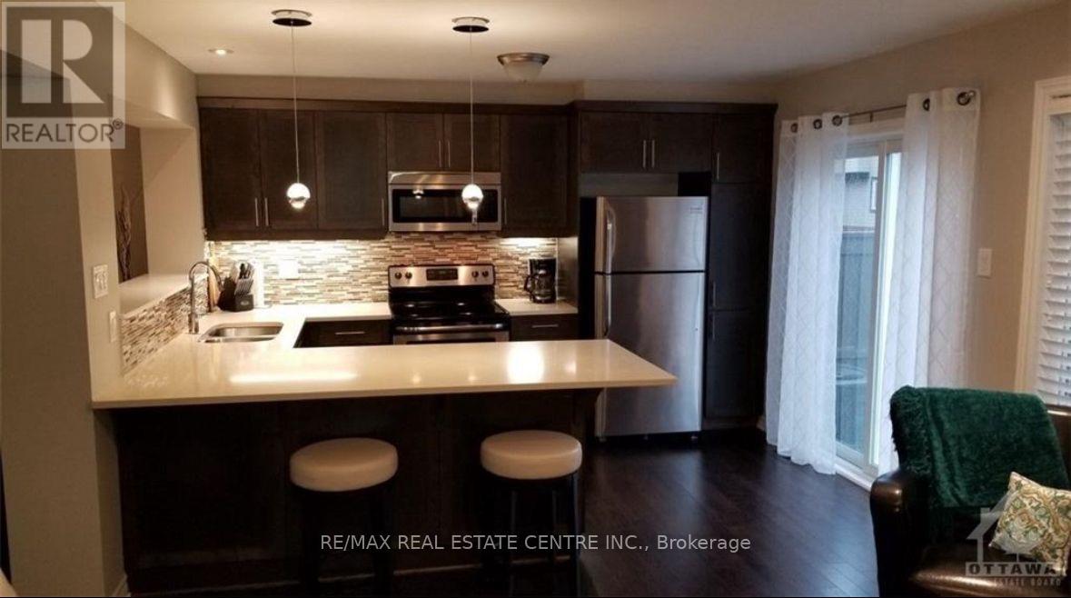 1924 Maple Grove, Ottawa, Ontario  K2S 1B9 - Photo 3 - X12466802
