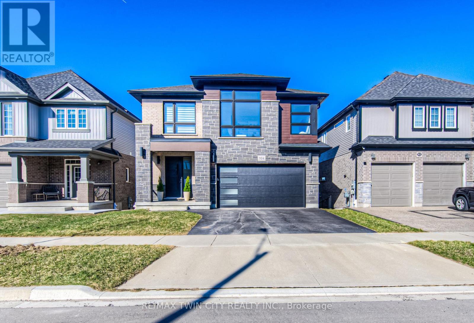 904 Thomas Pedder Court, Kitchener, Ontario  N2P 0C3 - Photo 2 - X12466838