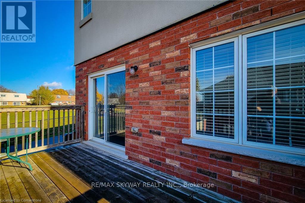 49 - 20 Mcconkey Crescent, Brantford, Ontario  N3S 0B9 - Photo 4 - X12466859