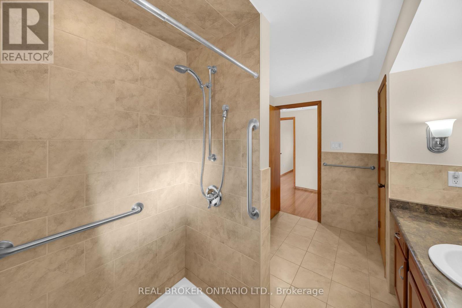 132 Greeningdon Drive, Hamilton, Ontario  L9A 4W7 - Photo 22 - X12466876
