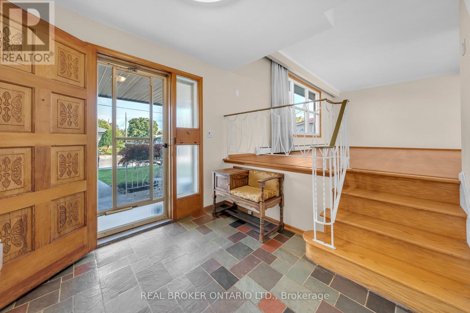 132 Greeningdon Drive, Hamilton, Ontario  L9A 4W7 - Photo 5 - X12466876