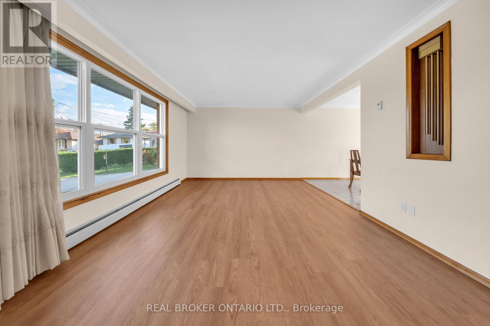 132 Greeningdon Drive, Hamilton, Ontario  L9A 4W7 - Photo 6 - X12466876
