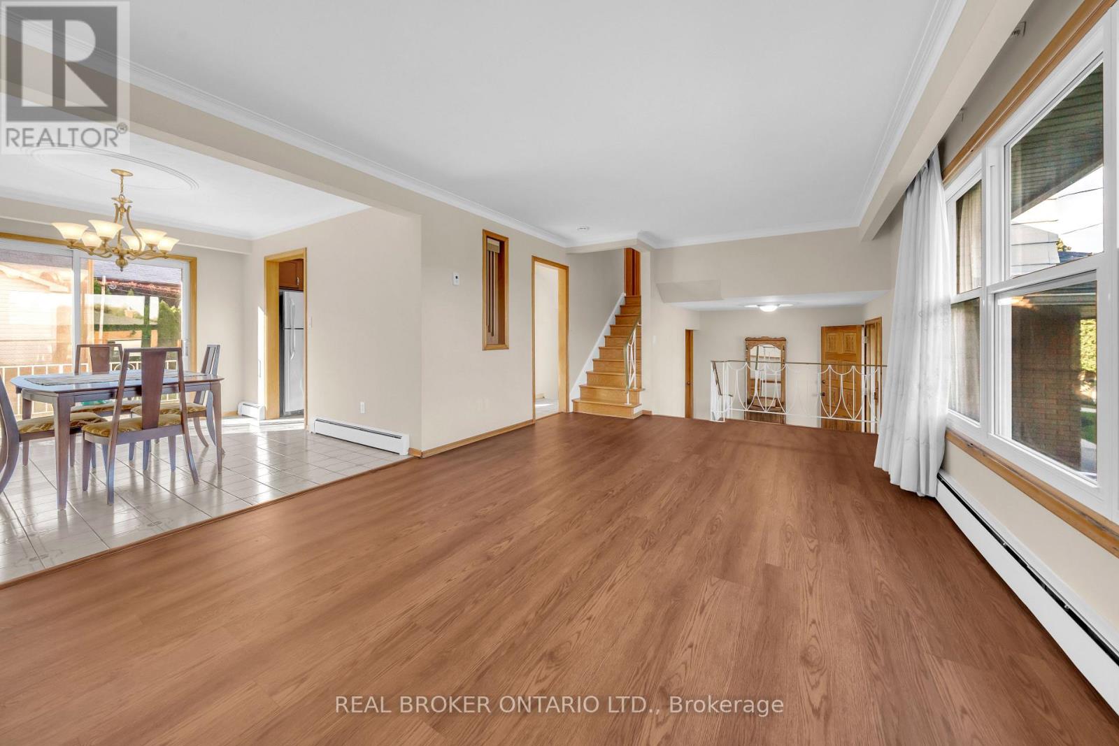 132 Greeningdon Drive, Hamilton, Ontario  L9A 4W7 - Photo 8 - X12466876