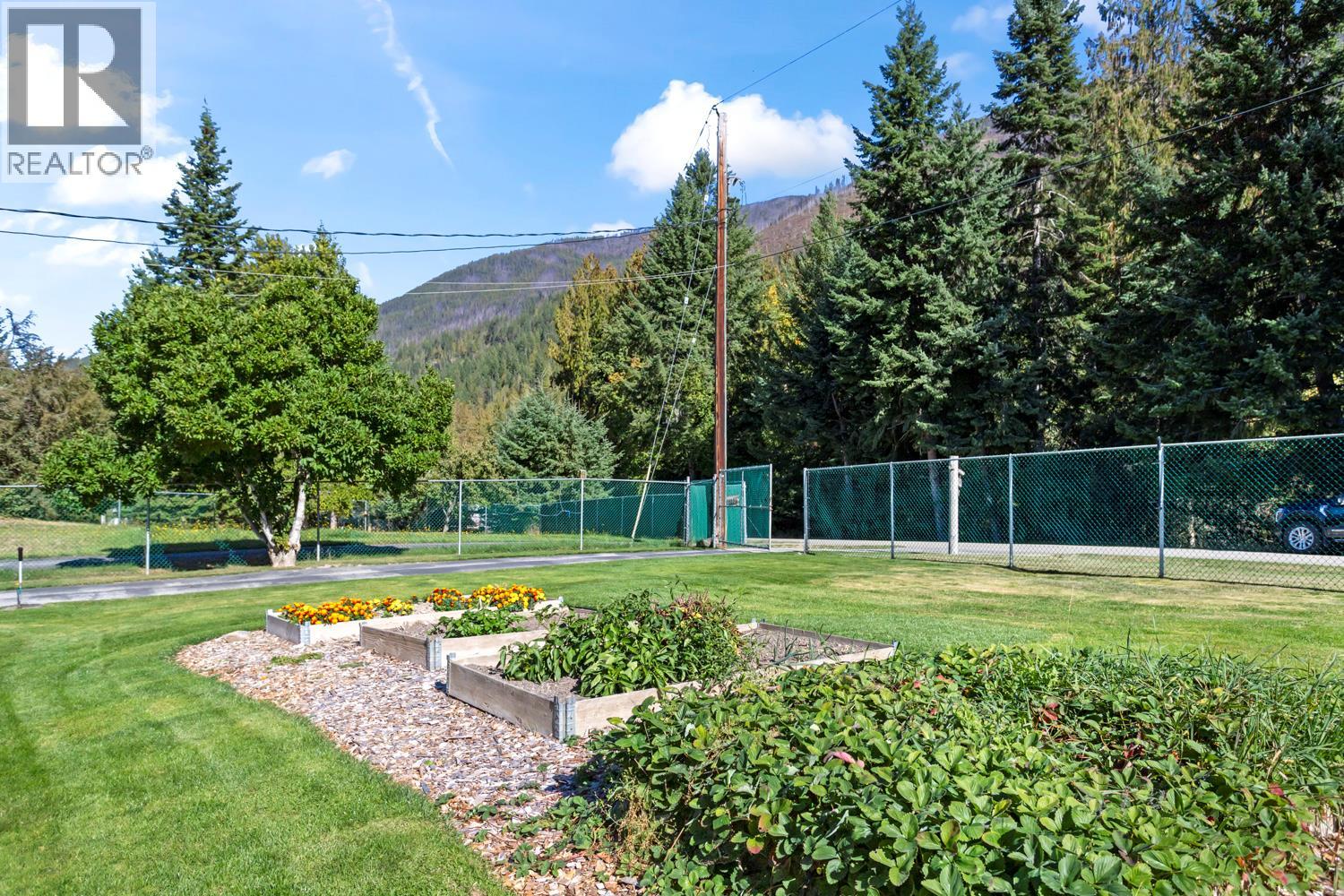 12531 Lewis Bay Road, Boswell, British Columbia V0B 1A4 - Photo 23 - 10365405