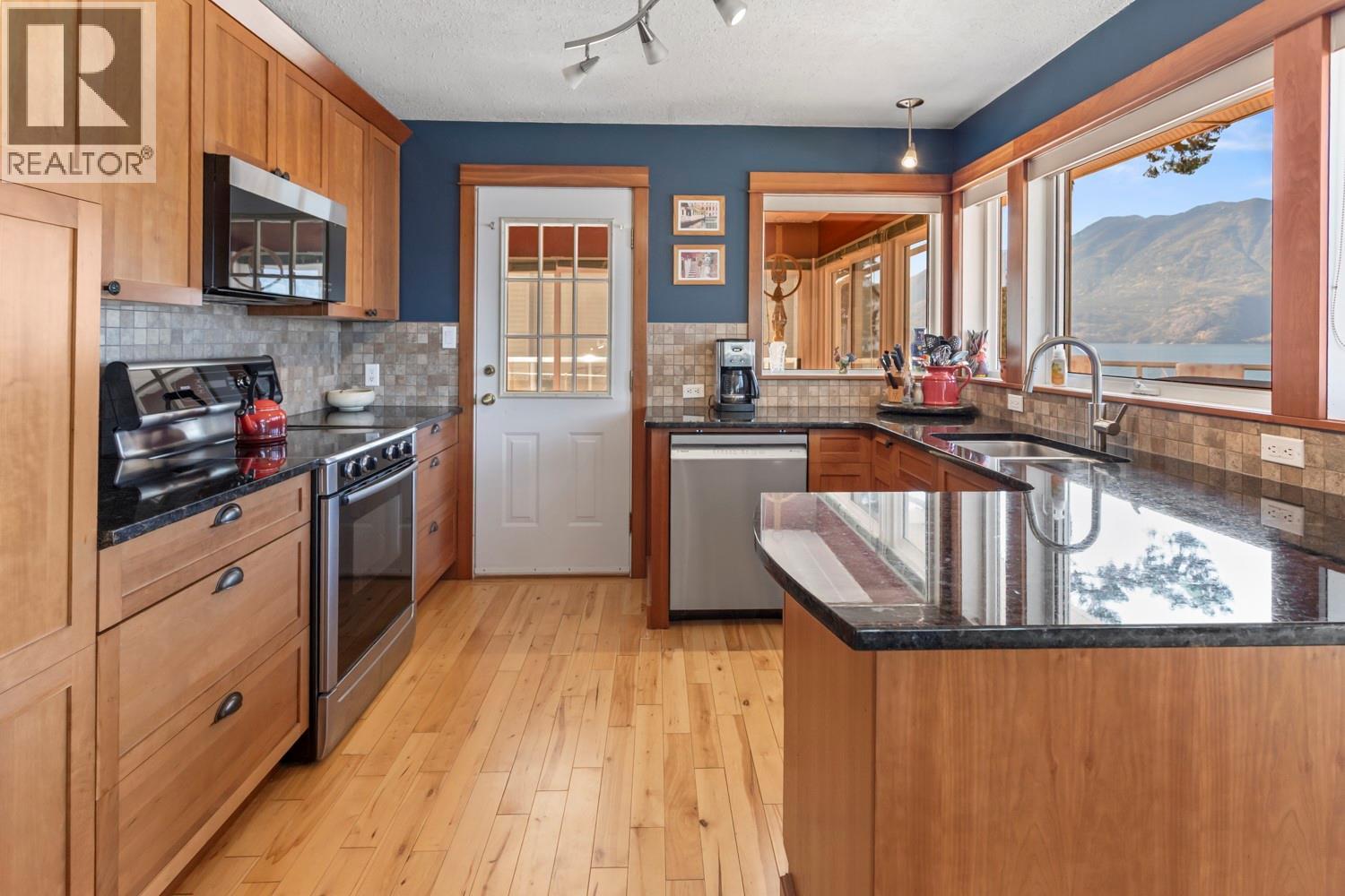 12531 Lewis Bay Road, Boswell, British Columbia V0B 1A4 - Photo 6 - 10365405