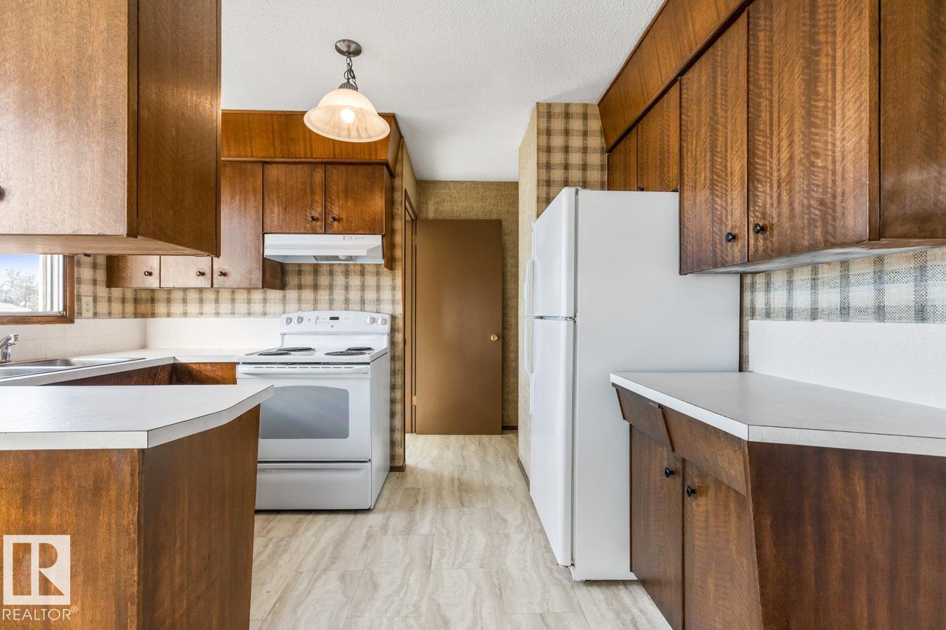 14223 116 St Nw Nw, Edmonton, Alberta  T5X 1M9 - Photo 3 - E4462329