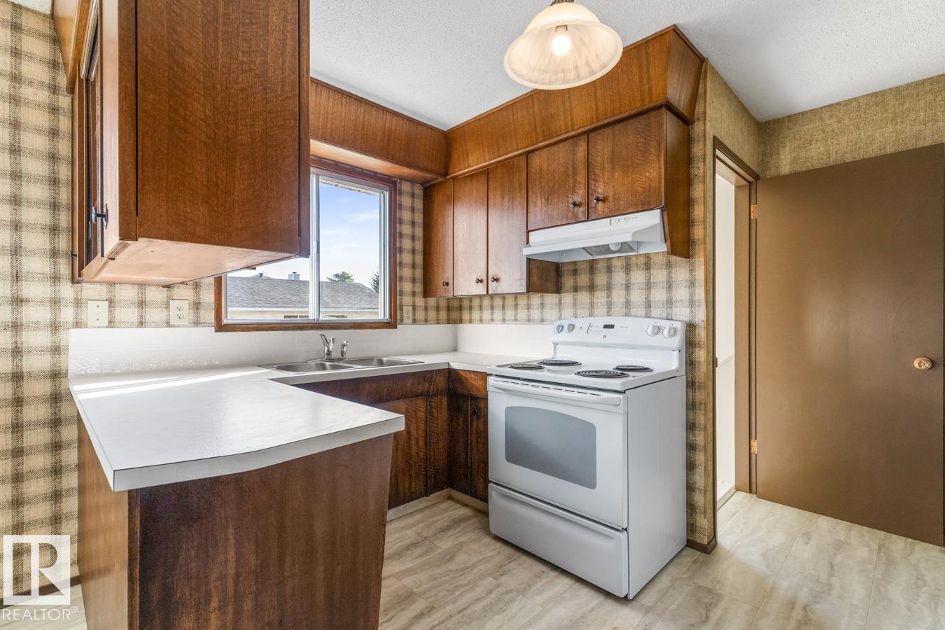 14223 116 St Nw Nw, Edmonton, Alberta  T5X 1M9 - Photo 4 - E4462329