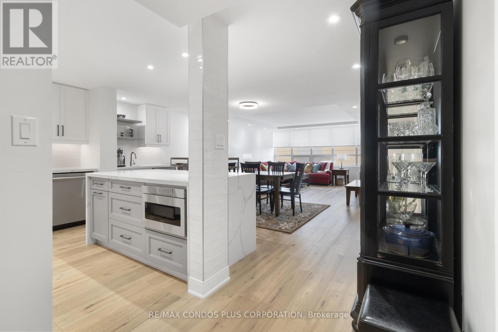 1401 - 71 Charles Street E, Toronto, Ontario  M4Y 2T3 - Photo 11 - C12241464