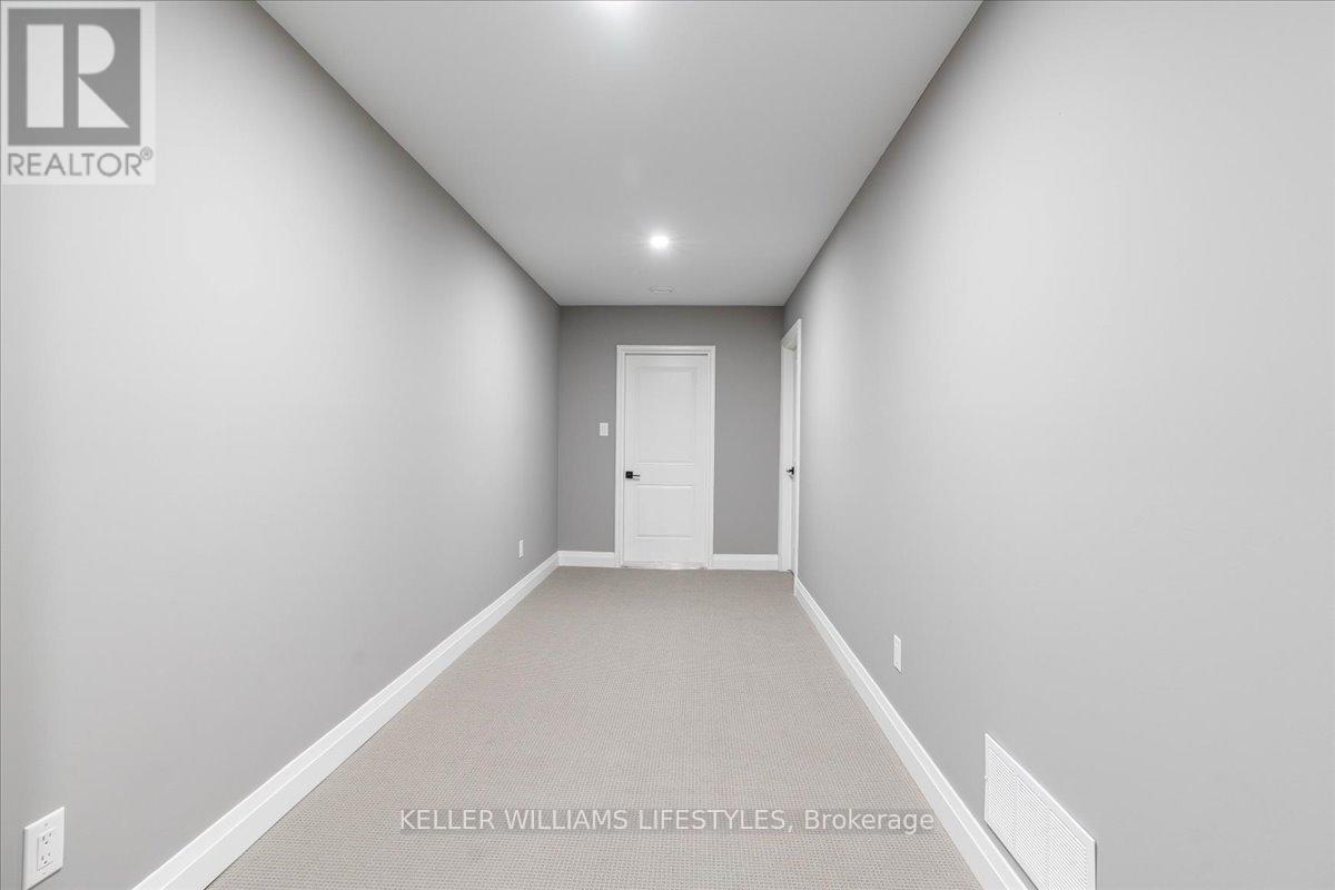 92 Queen Street, North Middlesex, Ontario  N0M 1A0 - Photo 39 - X12465658