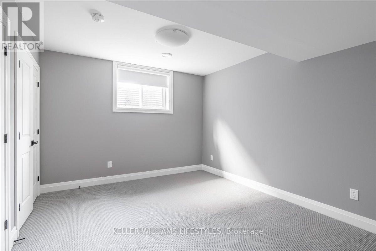 92 Queen Street, North Middlesex, Ontario  N0M 1A0 - Photo 35 - X12465658