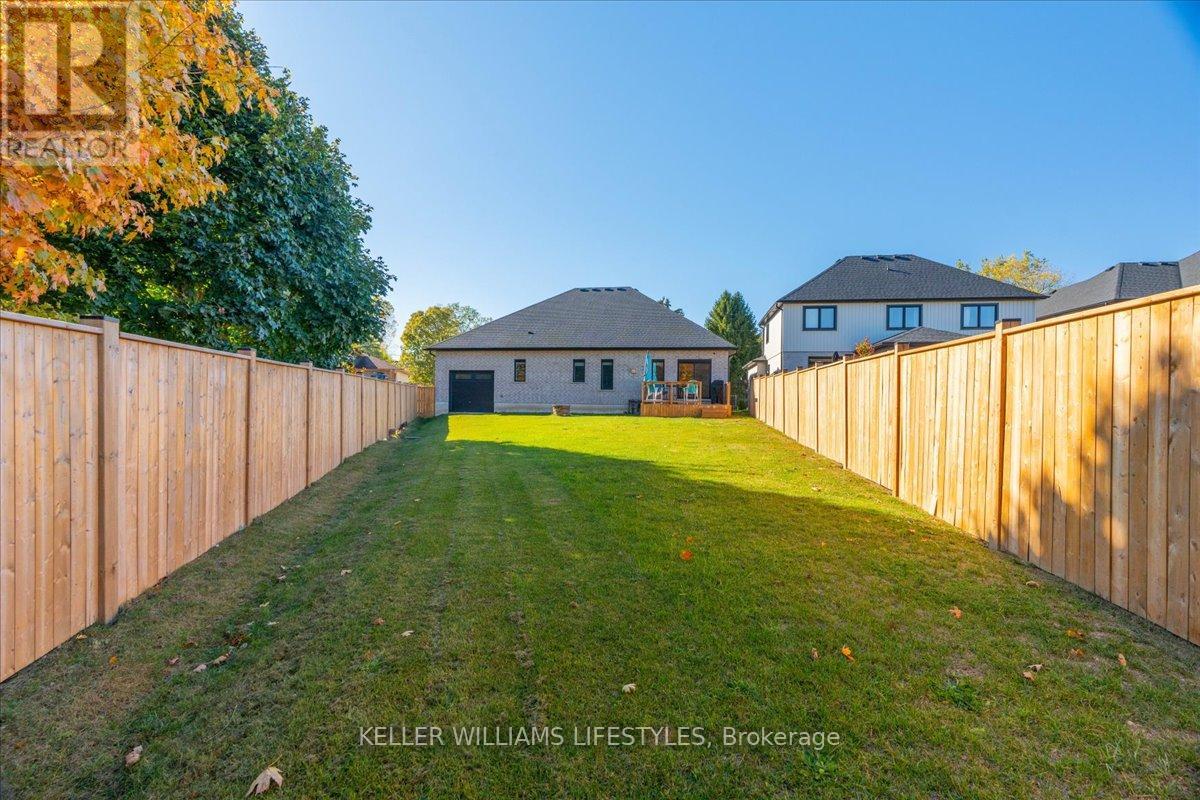 92 Queen Street, North Middlesex, Ontario  N0M 1A0 - Photo 40 - X12465658