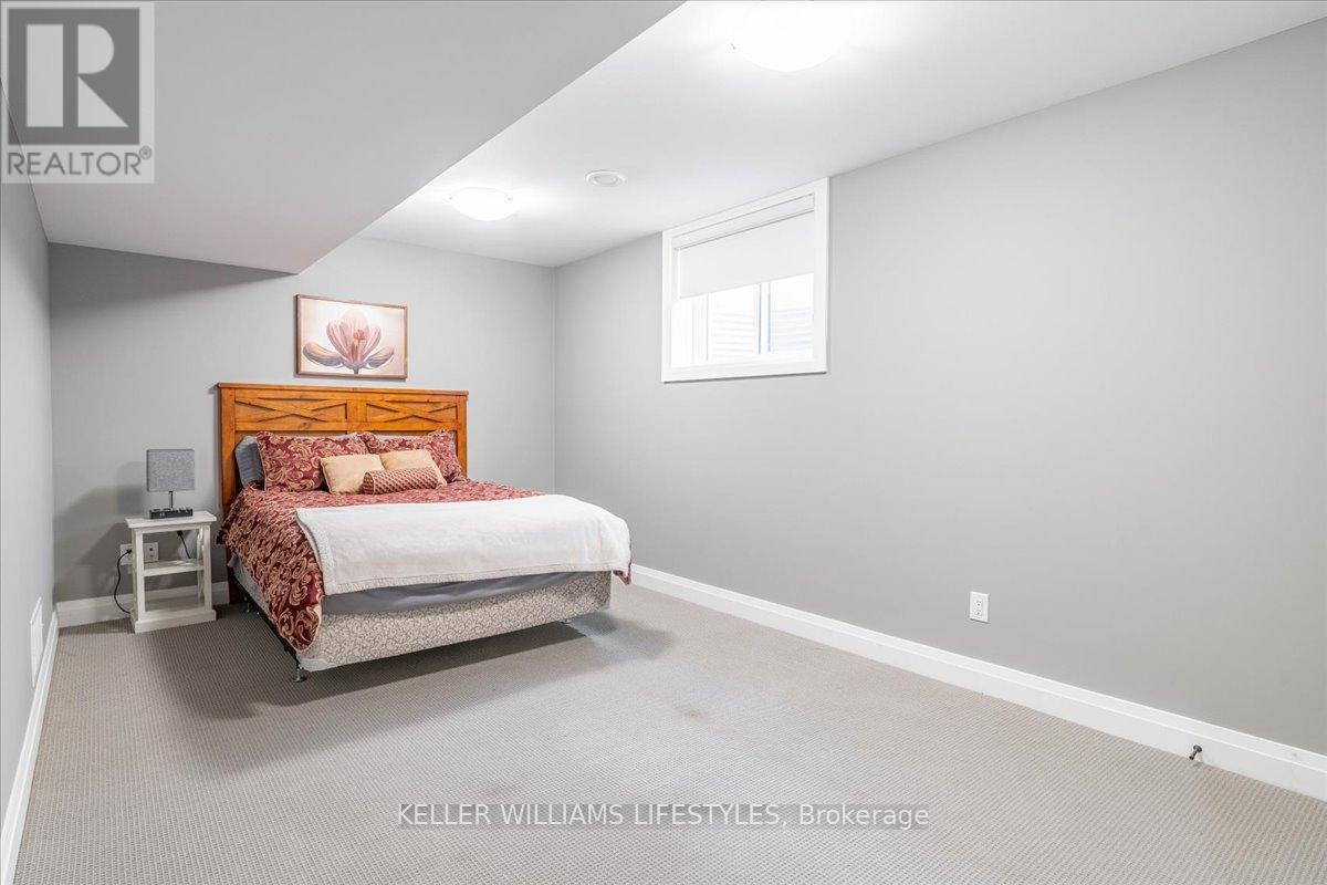 92 Queen Street, North Middlesex, Ontario  N0M 1A0 - Photo 37 - X12465658