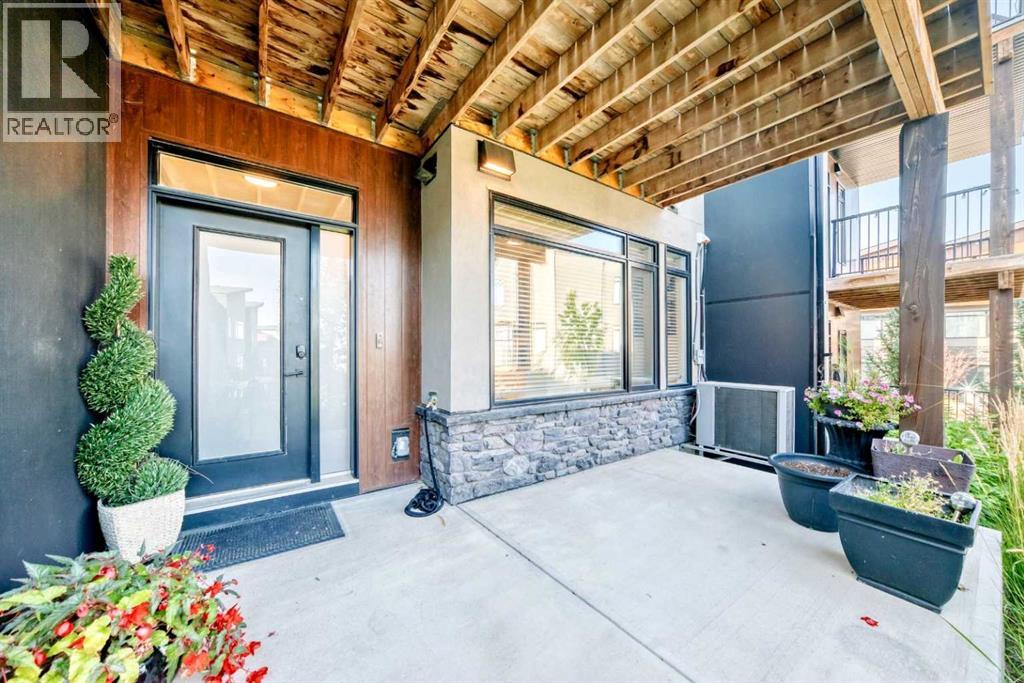 17 Royal Elm Green Nw, Calgary, Alberta  T3G 0G8 - Photo 3 - A2258218